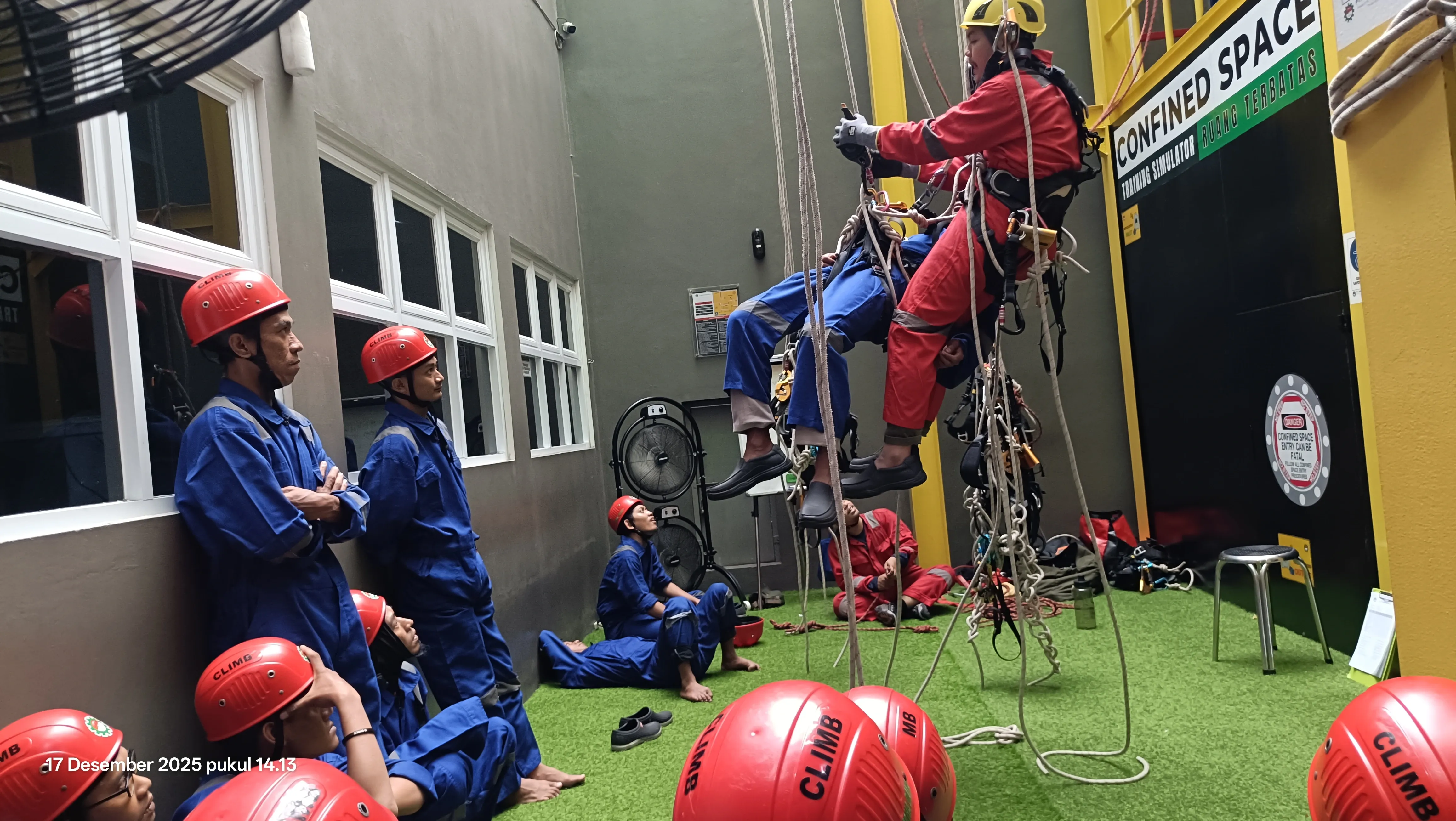 Latihan Penyelamatan Korban Proses Praktek Rescue TKPK